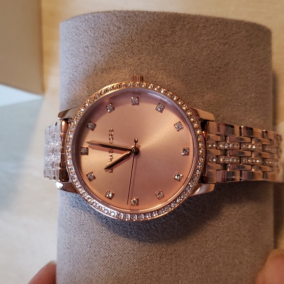 NWT MK rose gold watch. Faux diamonds as numbers& circle. Send offer - Picture 4 of 8